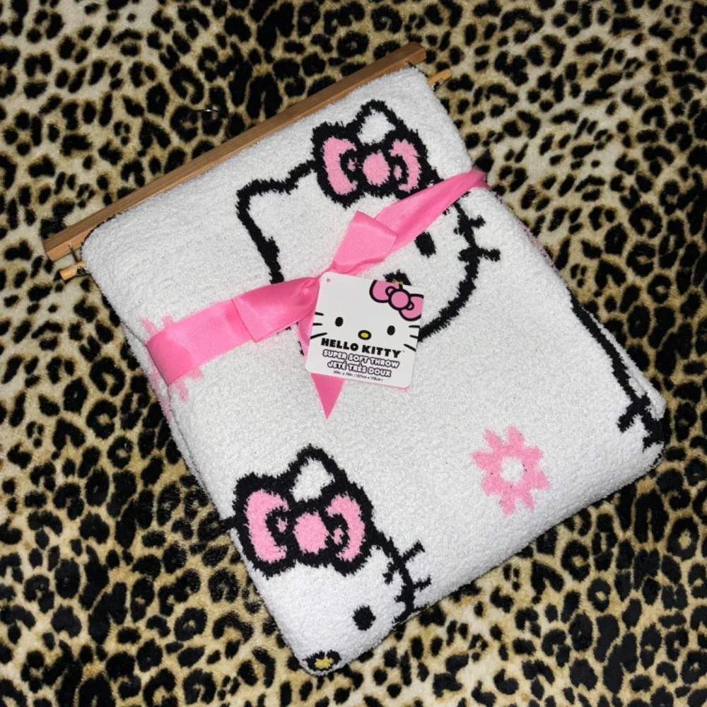 hello kitty feather knit blanket